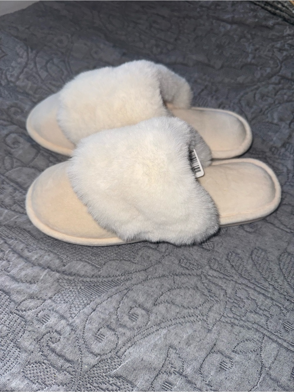 New Slippers 9 10 Large White